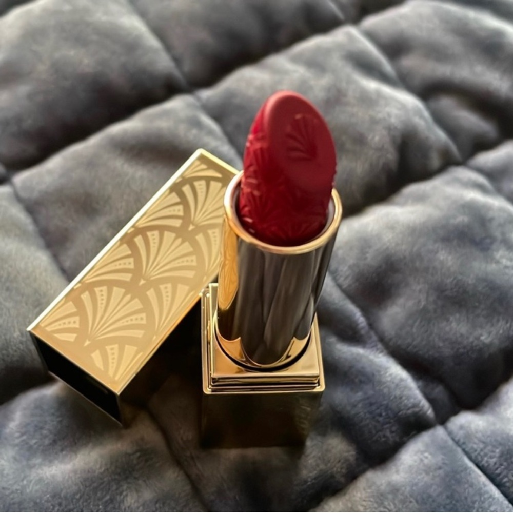 Esteé Lauder Limited Edition Lipstick in Red Velvet
